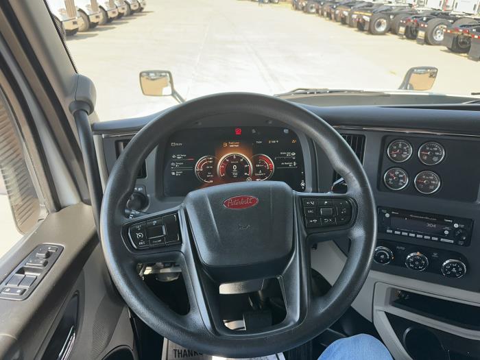 2022 Peterbilt 579-9