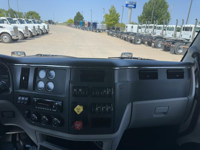 2022 Peterbilt 579-10