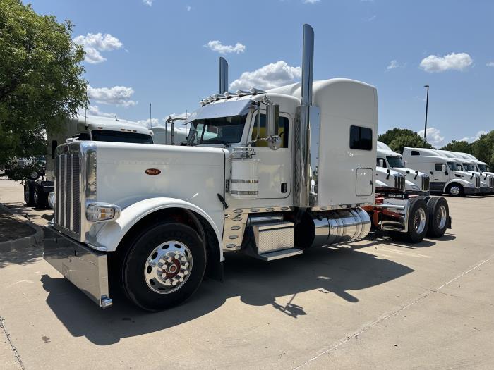2023 Peterbilt 389-0