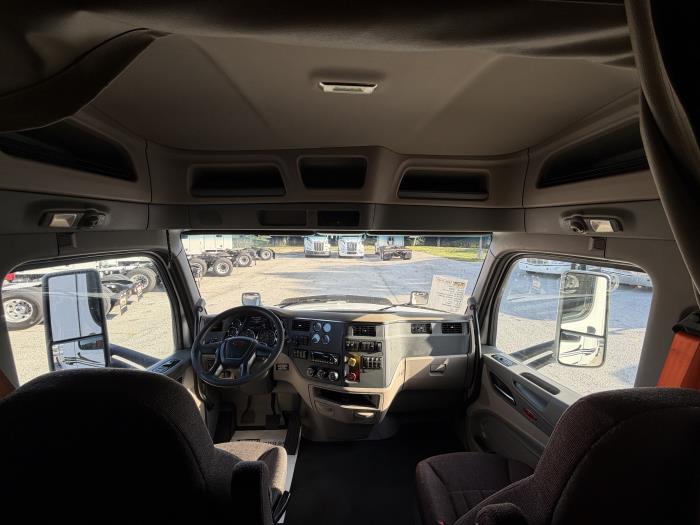 2022 Peterbilt 579-15