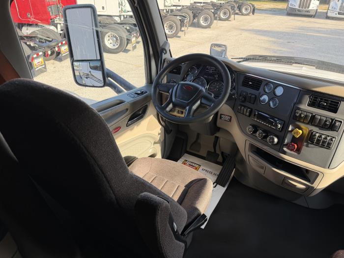2022 Peterbilt 579-16