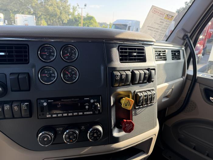 2022 Peterbilt 579-24