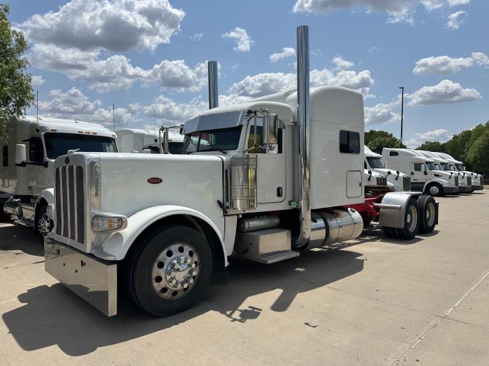 2023 Peterbilt 389-0