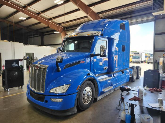 2025 Peterbilt 579-0