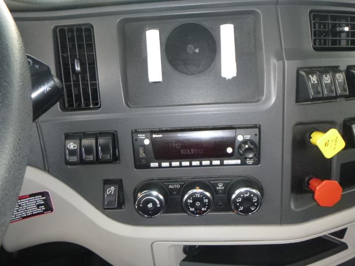 2023 Peterbilt 579-18