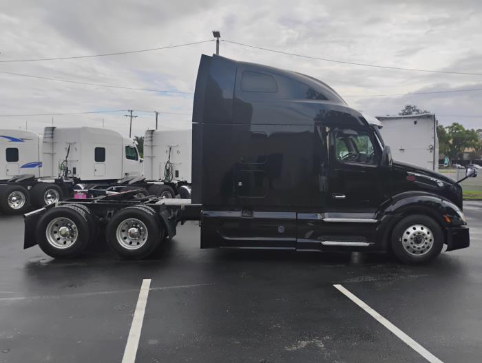 2023 Peterbilt 579-7