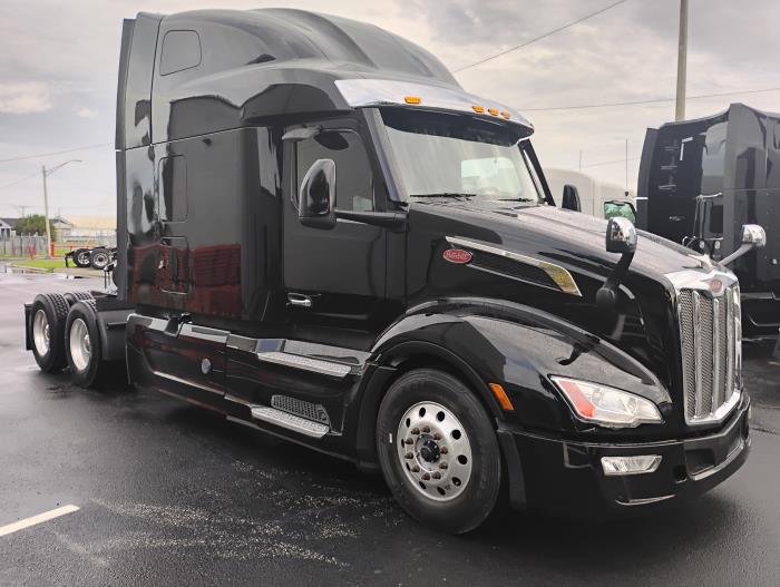 2023 Peterbilt 579-8