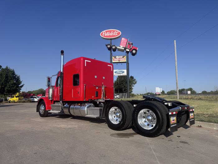 2027 Peterbilt 589-2