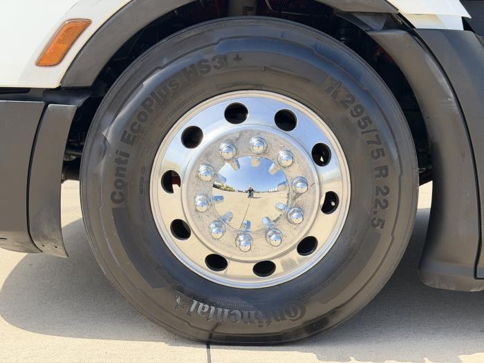 2022 Peterbilt 579-8