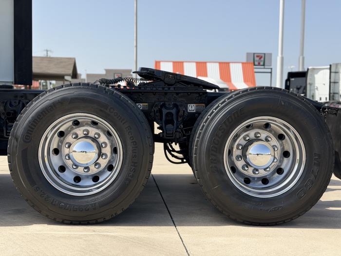 2022 Peterbilt 579-9