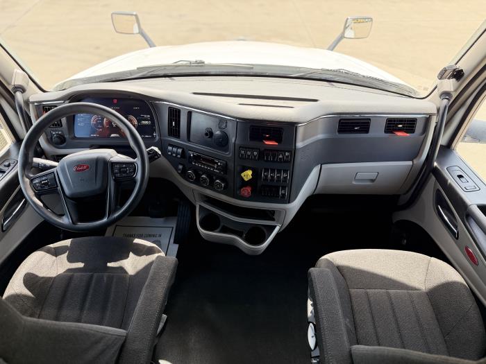 2022 Peterbilt 579-16