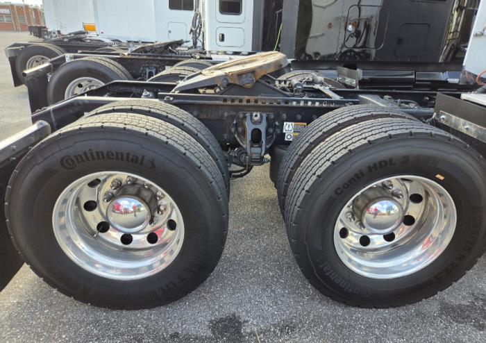 2023 Peterbilt 389-16