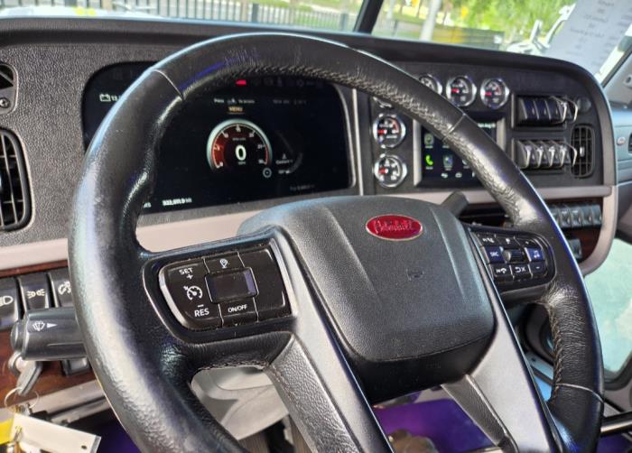 2023 Peterbilt 389-10