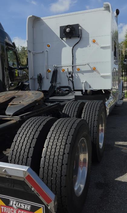 2023 Peterbilt 389-15