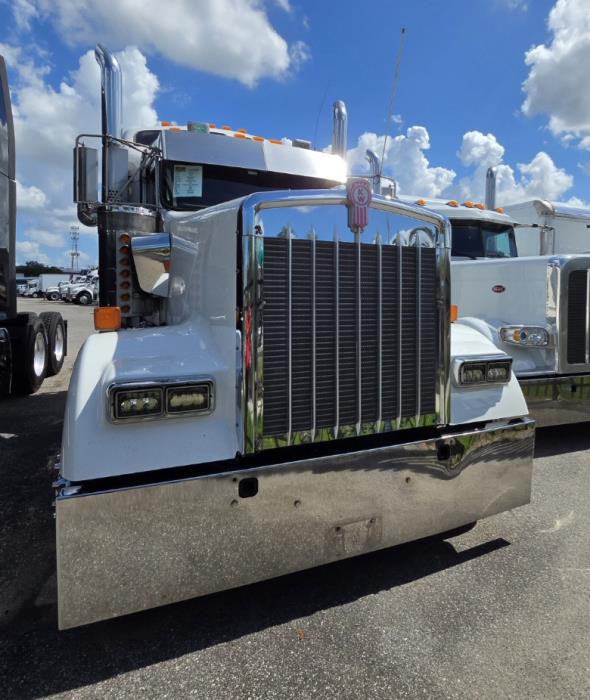 2023 Kenworth W900L-4