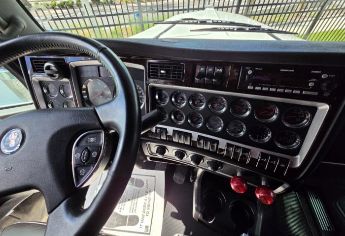2023 Kenworth W900L-12