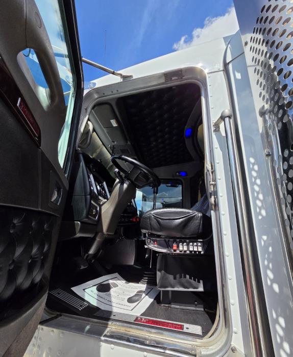 2023 Kenworth W900L-8