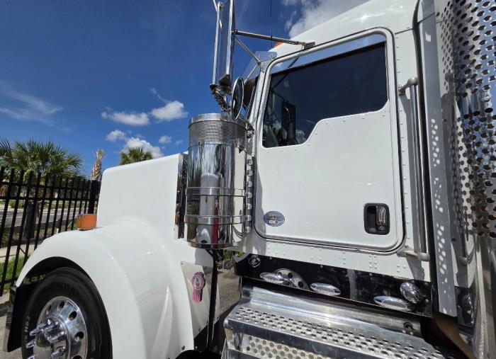 2023 Kenworth W900L-6