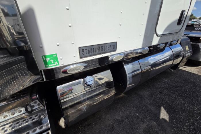 2023 Kenworth W900L-9