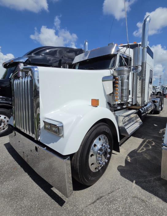 2023 Kenworth W900L-5