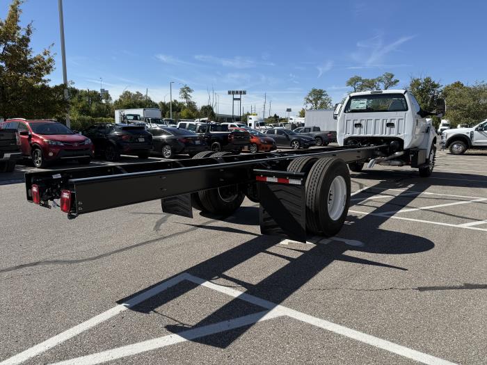 2027 Ford F-750-5
