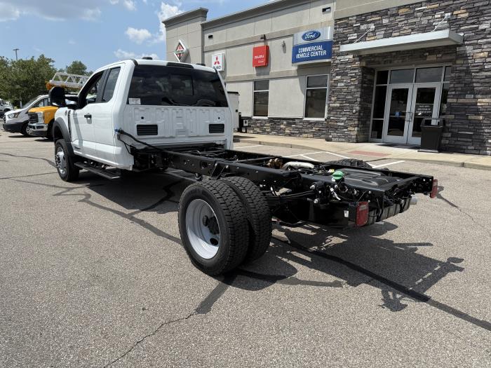 2027 Ford F-550-8
