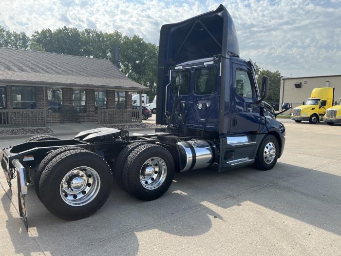 2022 Freightliner Cascadia-7