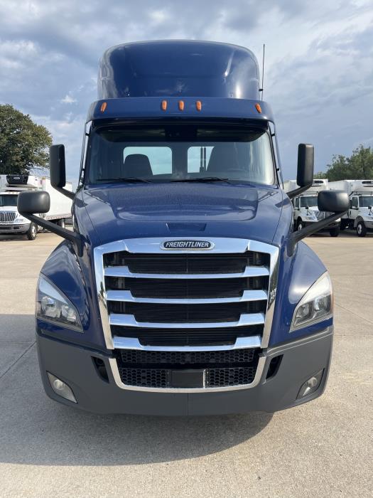 2022 Freightliner Cascadia-8