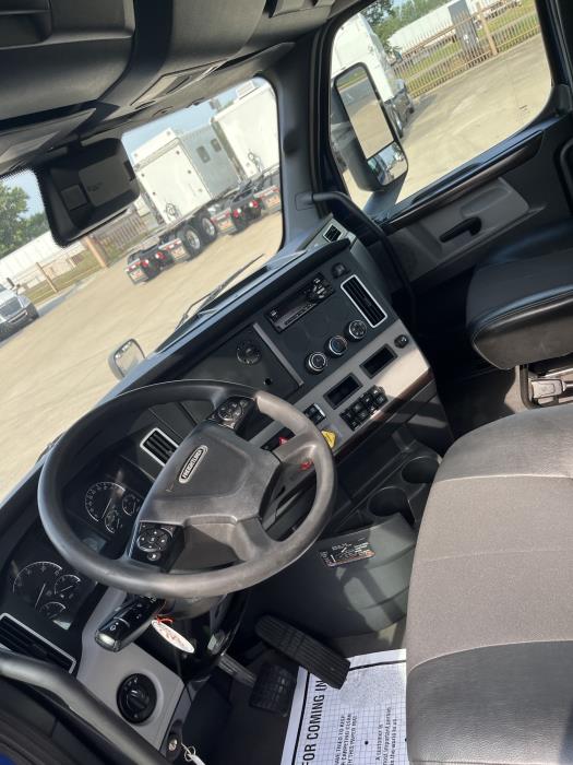 2022 Freightliner Cascadia-13