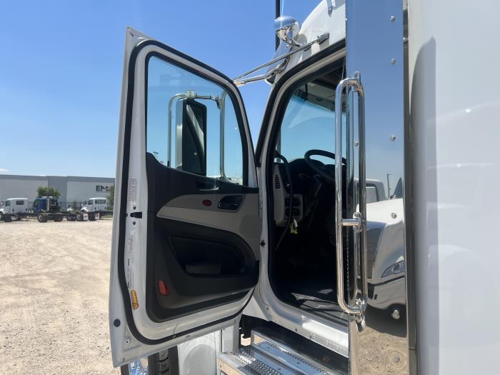 2027 Peterbilt 589-10