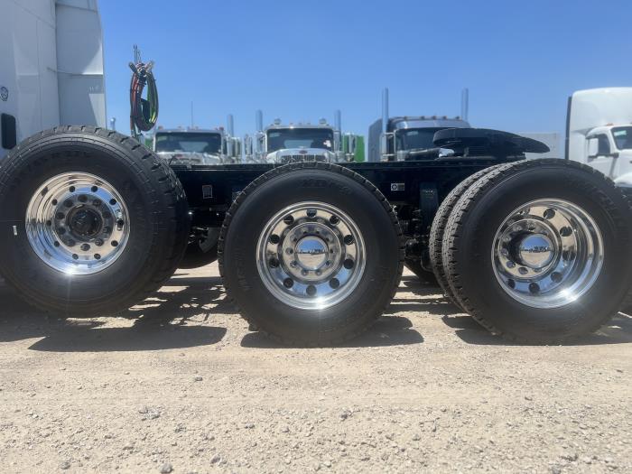 2027 Peterbilt 589-30