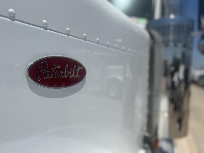2027 Peterbilt 589-33