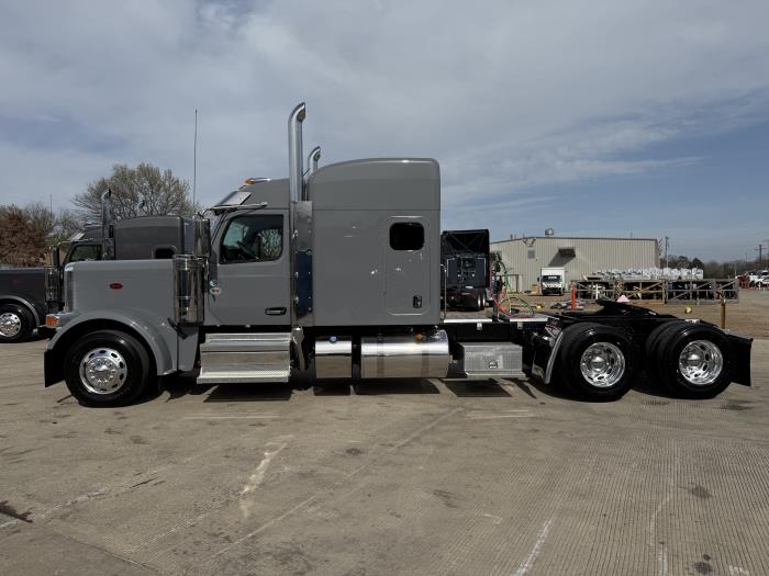 2027 Peterbilt 589-4