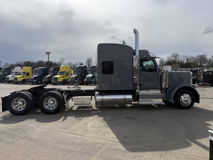 2027 Peterbilt 589-9