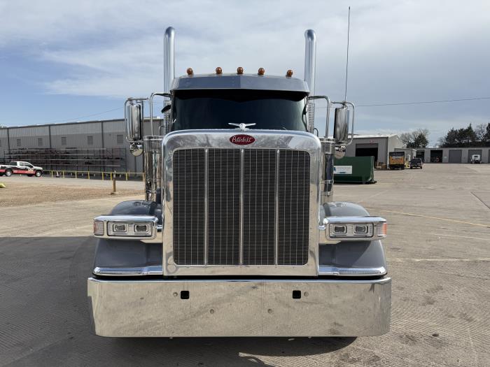2027 Peterbilt 589-12