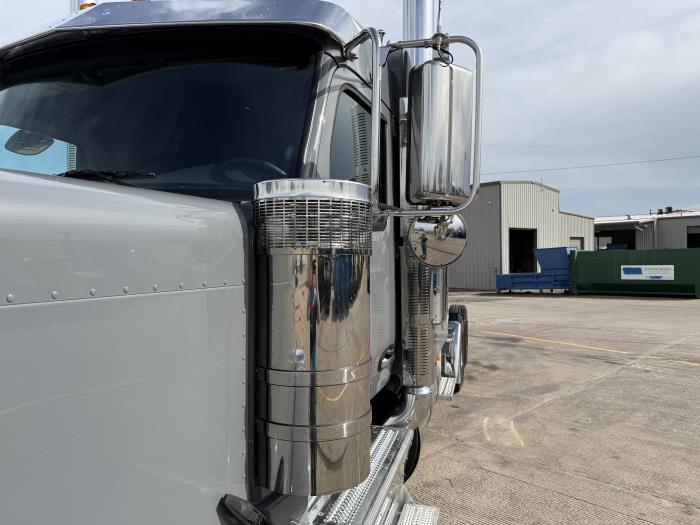 2027 Peterbilt 589-14