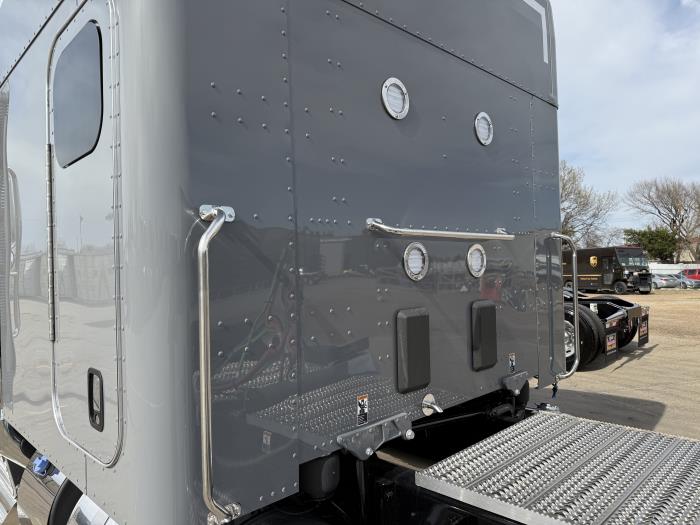 2027 Peterbilt 589-20
