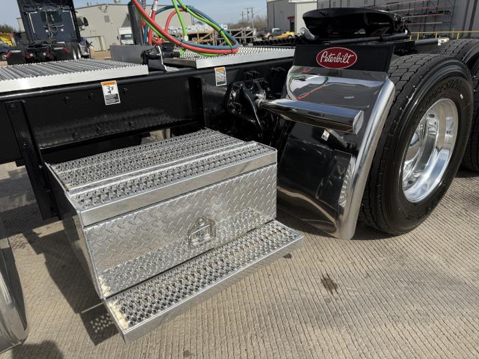 2027 Peterbilt 589-21