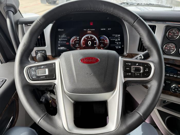 2027 Peterbilt 589-30