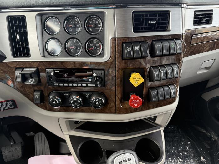 2027 Peterbilt 589-34