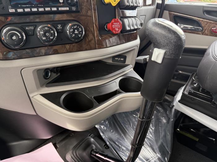 2027 Peterbilt 589-37