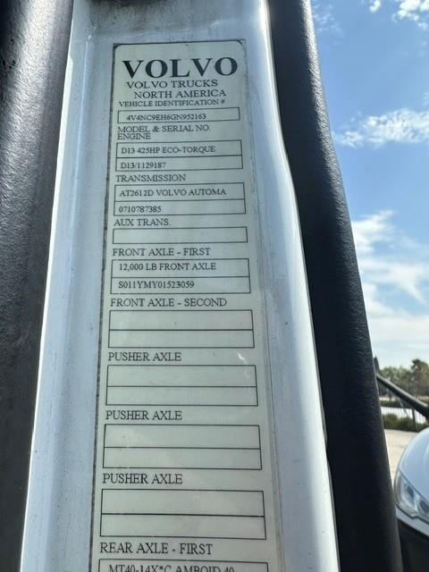 2016 Volvo VNL300-10
