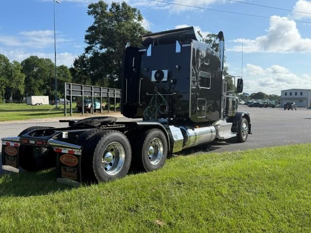 2023 Peterbilt 389-5
