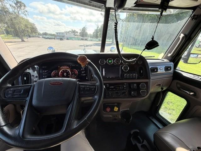 2023 Peterbilt 389-10