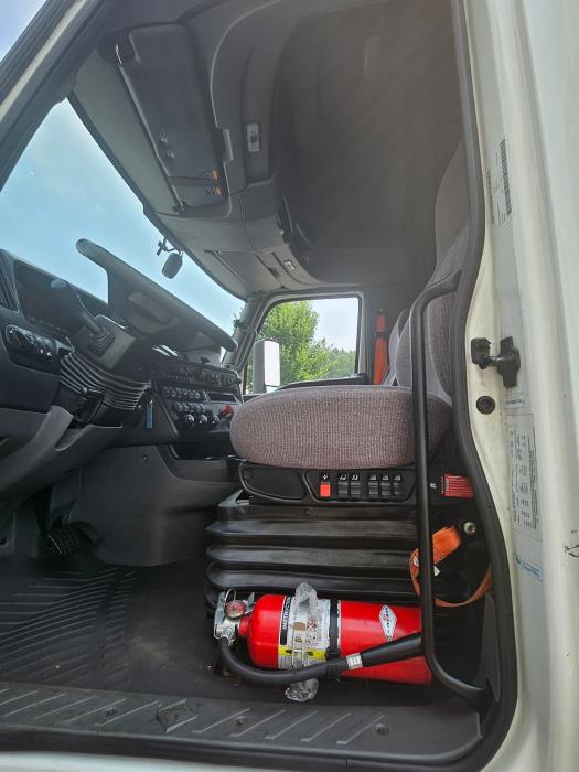 2023 International LT625-6