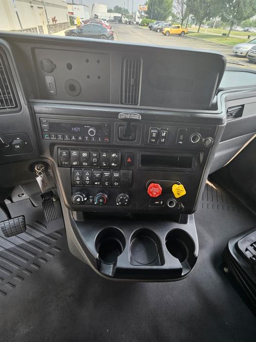 2023 International LT625-10