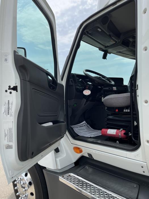 2021 International LT625-12