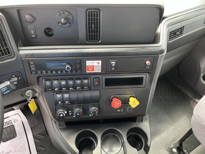 2021 International LT625-14