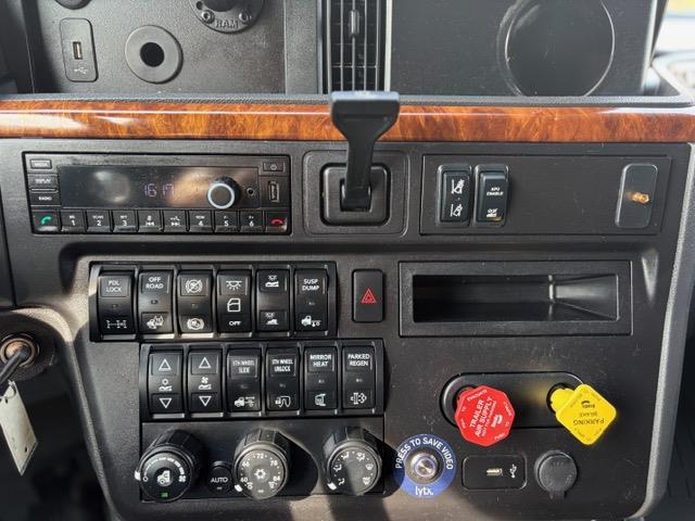 2022 International LT625-21