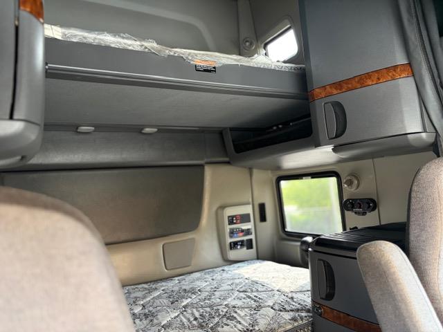 2022 International LT625-24